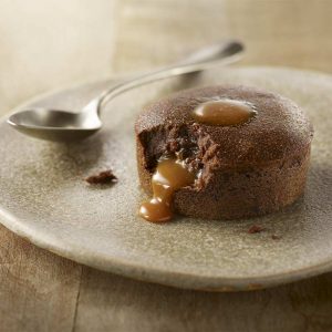 Chocolate fondant with salted caramel center - Traiteur de Paris